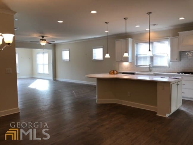 Building Photo - 128 Stamford Ave