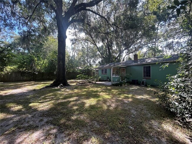 Building Photo - 902 NW 24th Ave