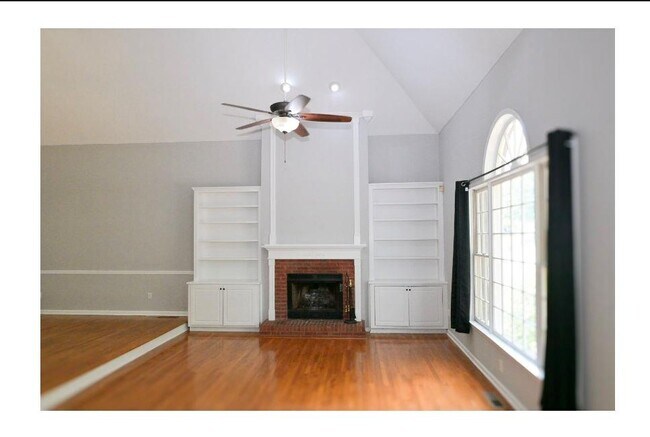 Building Photo - 3885 Waterford Dr