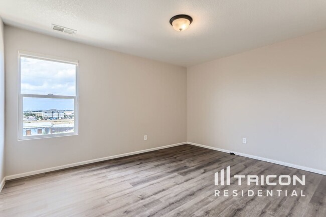 Building Photo - 10191 Altura St