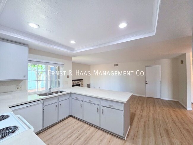 Building Photo - 1219 E Jay St