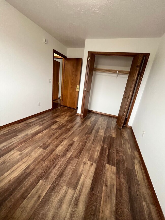 Building Photo - 3 Bed/2 Bath Home w/ Fenced in Yard!