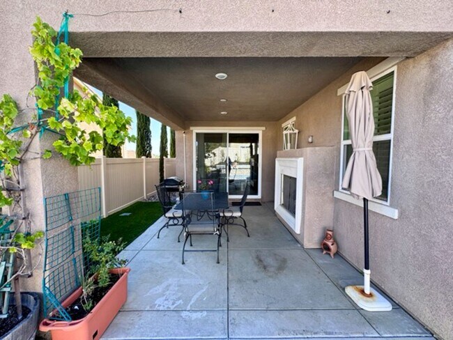 Building Photo - Stunning 5 Bedroom + Office Home with Priv...