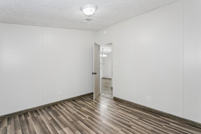 Building Photo - 223 Ajax Dr NW