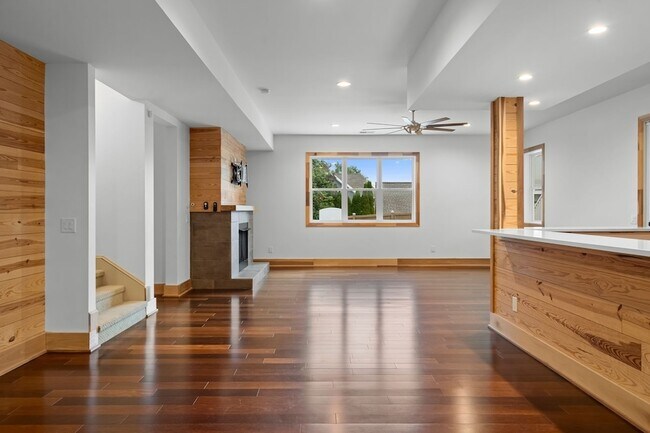 Building Photo - 444 Wild Elm St