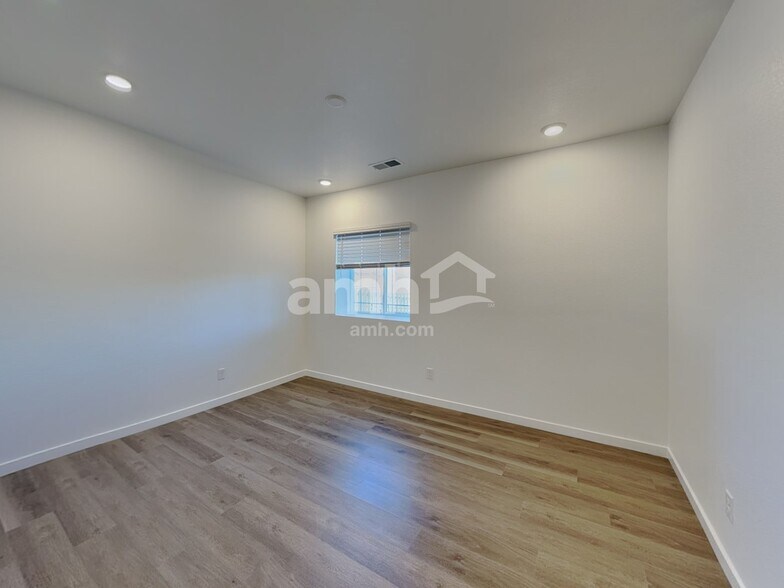 Building Photo - 26142 E Calhoun Pl