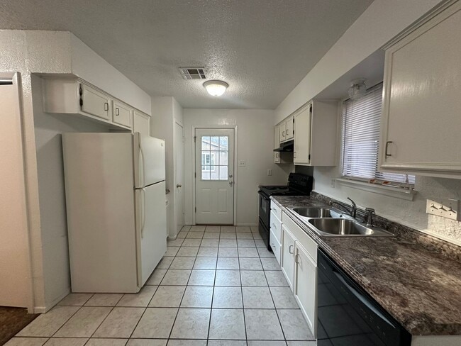 Building Photo - 9019 Sawtooth Ln