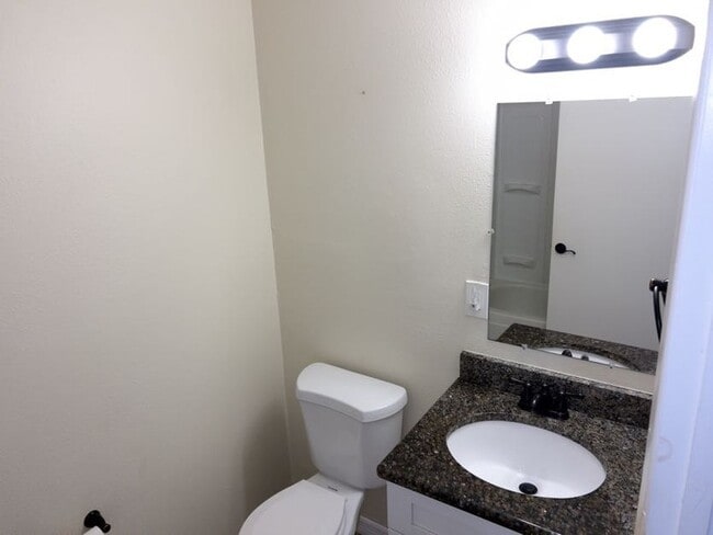 Building Photo - 14 W Rhodes Dr