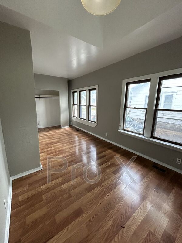 Building Photo - 20 4th St Cir