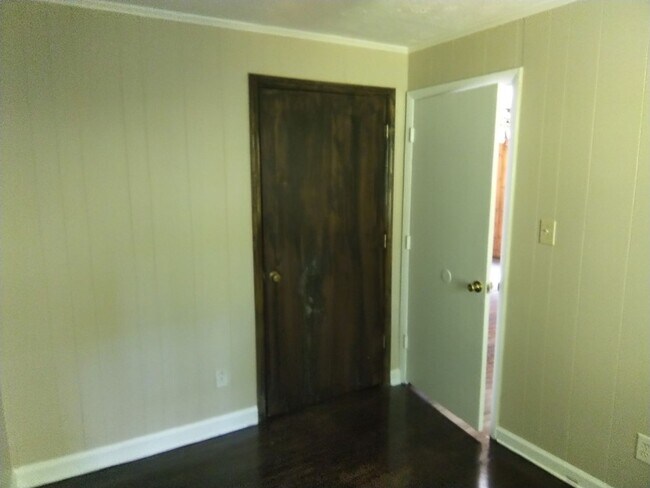 Building Photo - 304 Old Shaw Rd