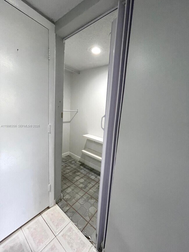 Building Photo - 9708 SW 138th Ave