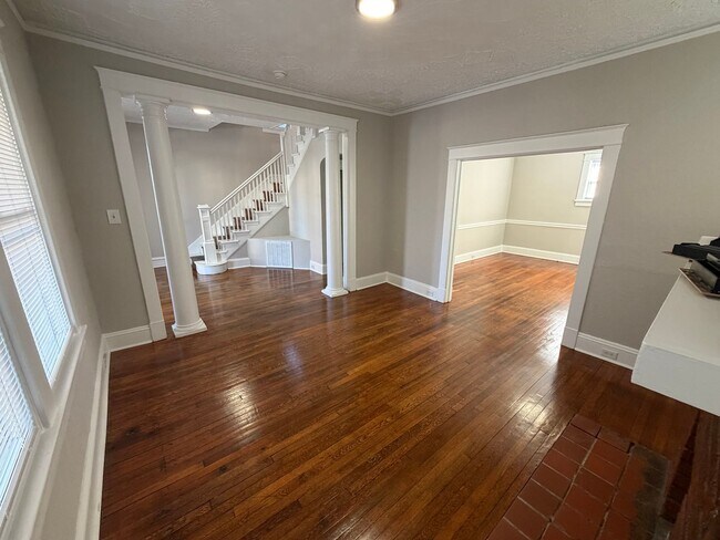 Building Photo - Beautifully Renovated 4bdrm/1.5bth Home Located in Richmond's Northside!!
