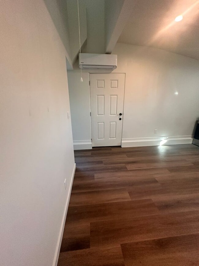 Building Photo - 352 Bonito Ave