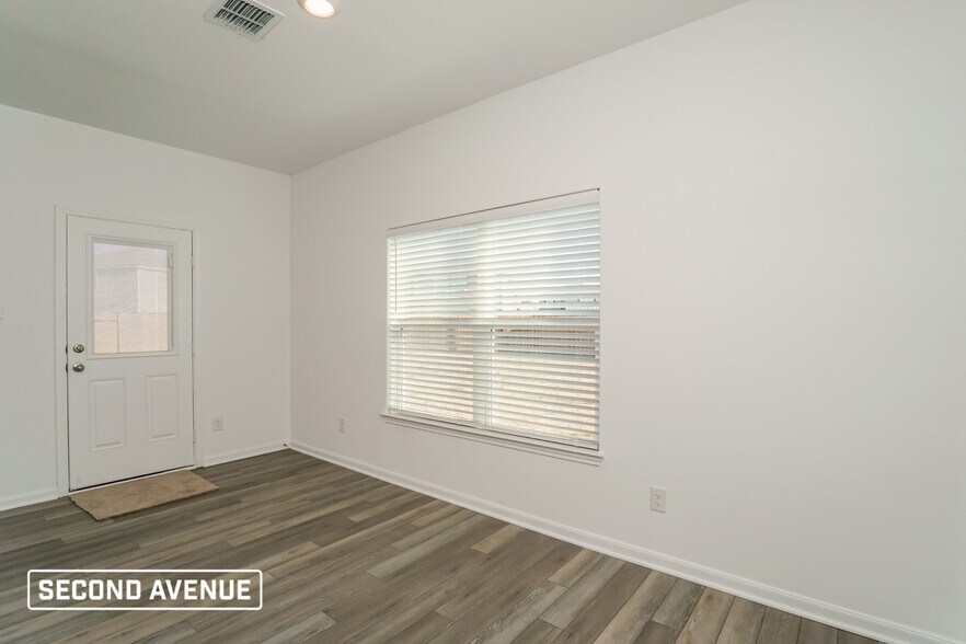 Building Photo - 10911 Lafayette Lp