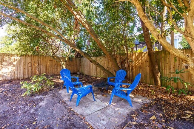 Building Photo - 3005 W Helen Ave