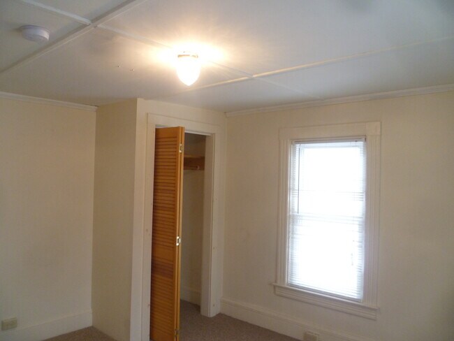 Building Photo - 174 S Branch St