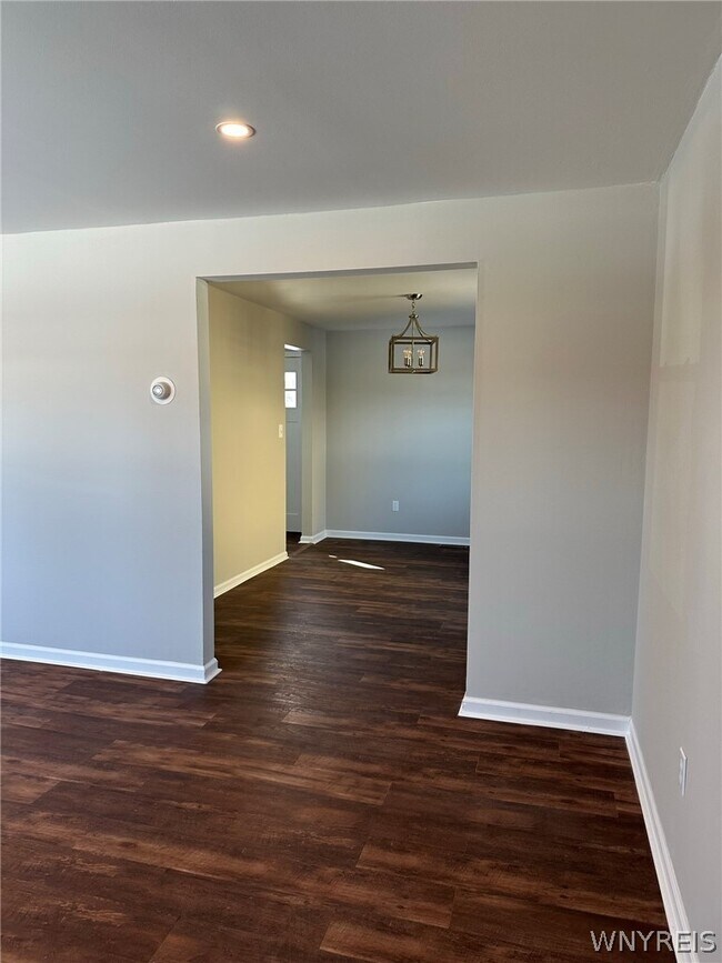 Building Photo - 263 Kaymar Dr