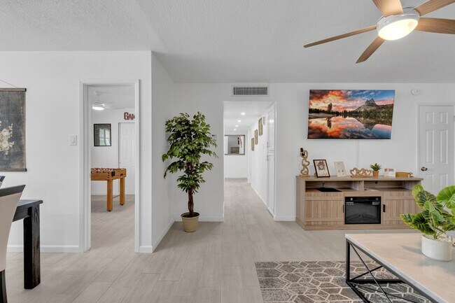 Building Photo - 9805 Sugarberry Dr