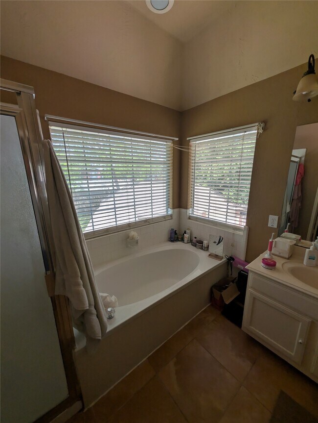 Building Photo - 130 Songful Woods Pl