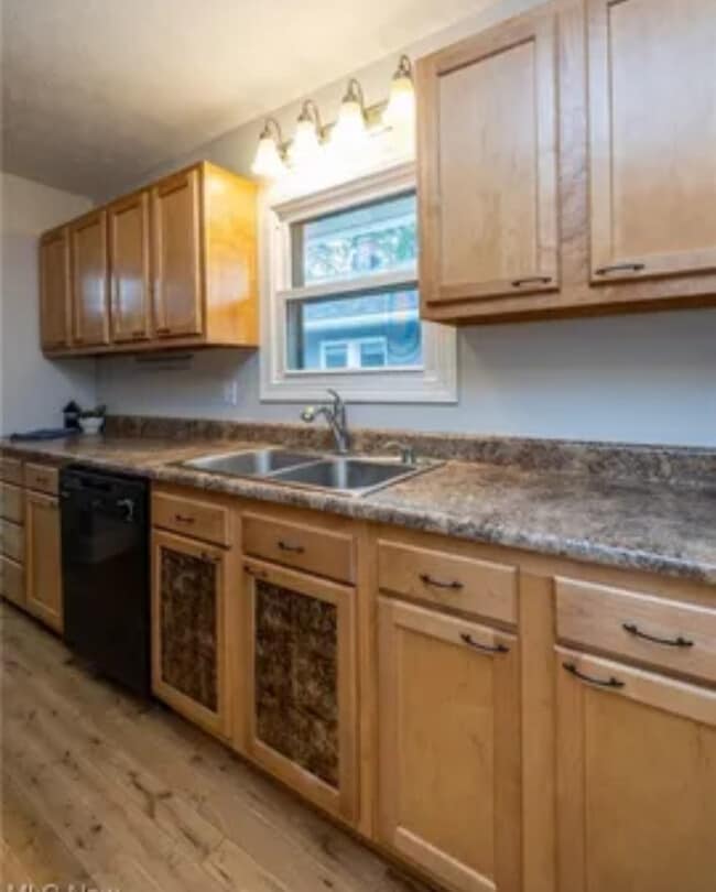 Building Photo - 454 Grove Ave