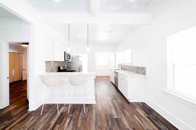Building Photo - 321 Heliotrope Dr
