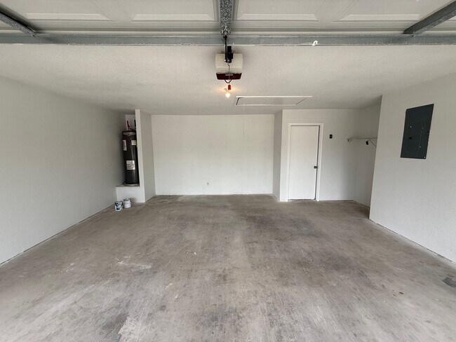 Building Photo - AVAILABLE NOW! - $500 OFF FIRST MONTH