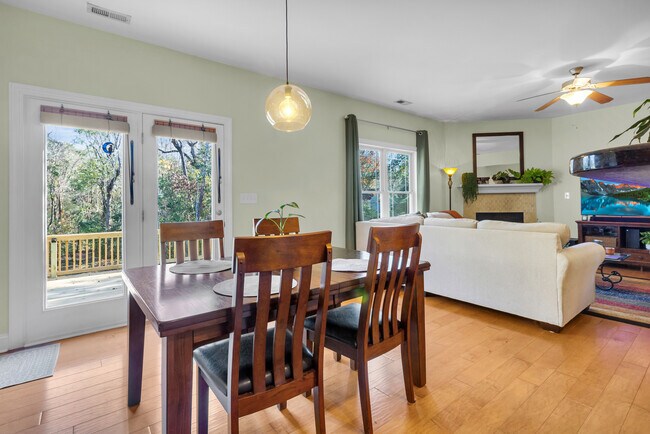 Building Photo - 112 Wild Oak Dr