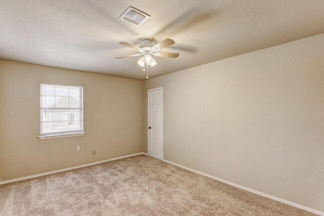 Building Photo - 4 Bedroom,2.5 Bath and 2 Car Garage Duplex with Fireplace and Prime Location Near Lake Hefner