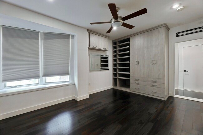 Primary Photo - 600 Harbor Blvd