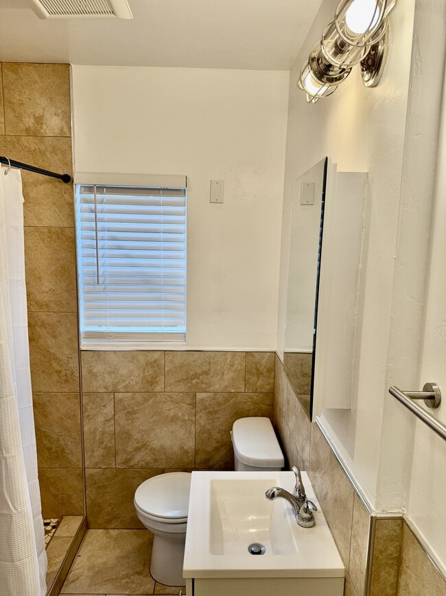 Building Photo - 972 S Hope Ave