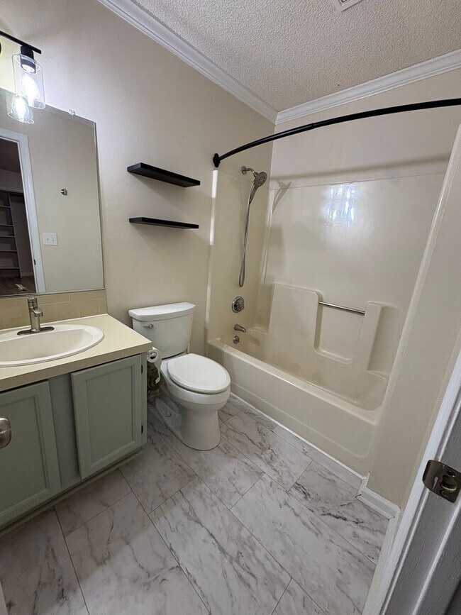 Building Photo - 650 Rock Garden Cir