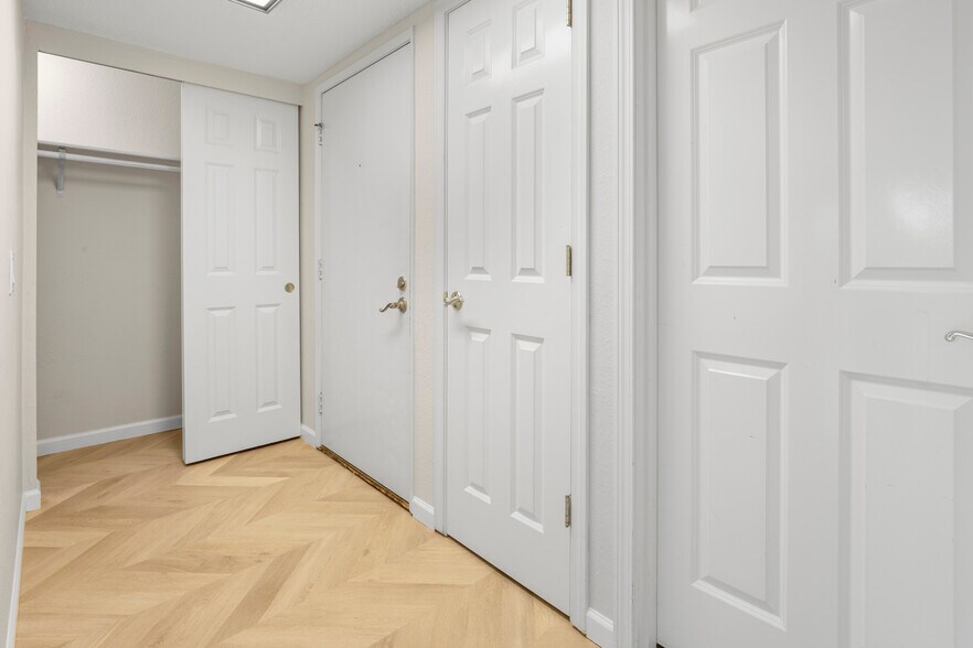 Entry with Closets - 8632 164th Ave NE