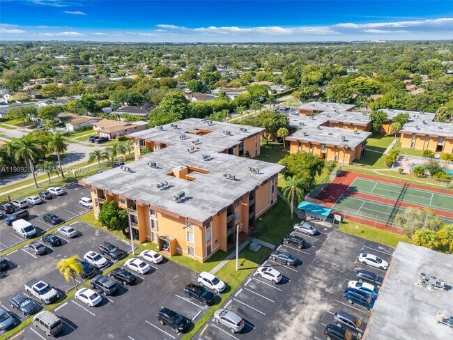 Building Photo - 9437 SW 76th St