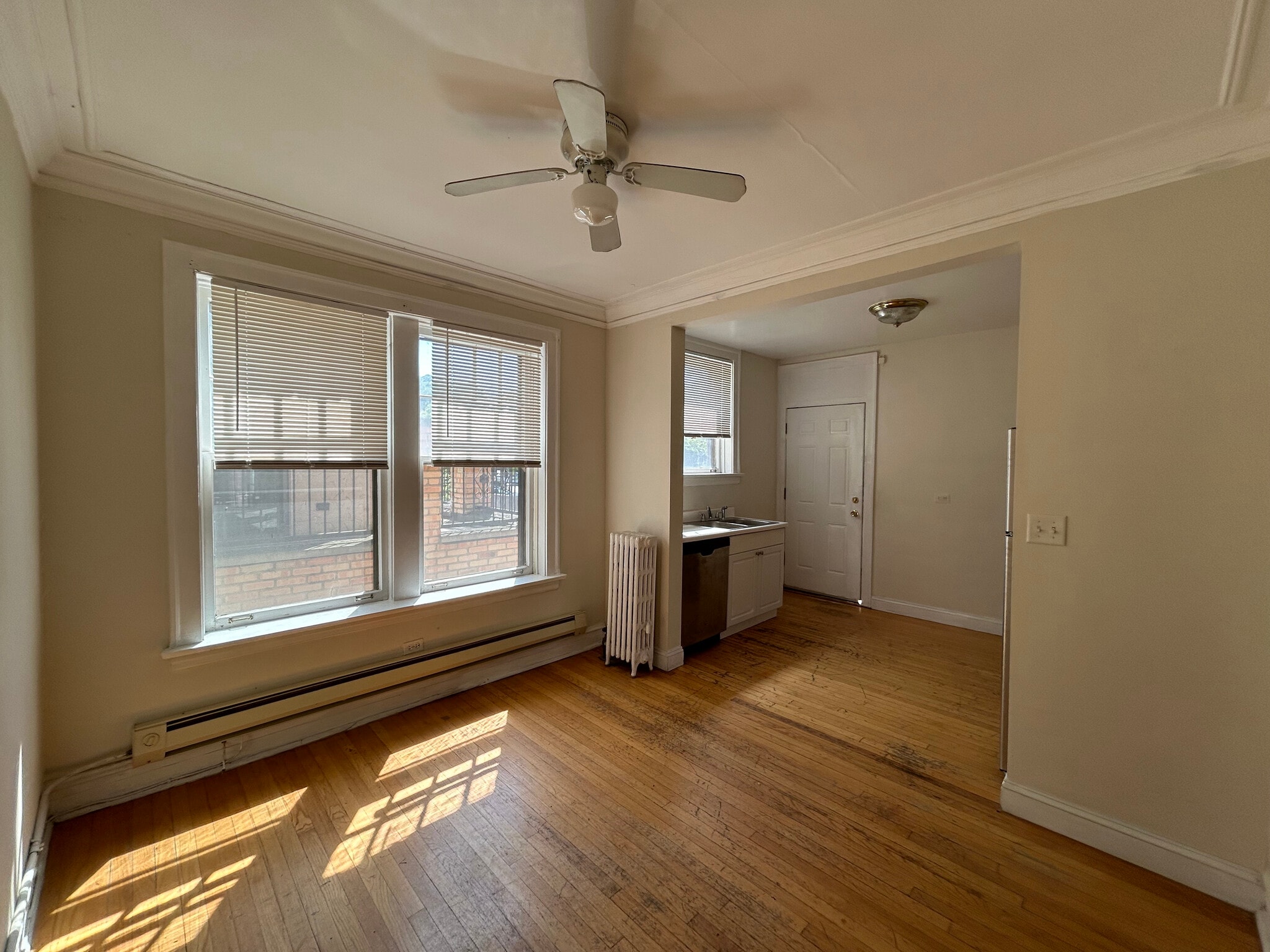 Building Photo - 910 Green Bay Rd