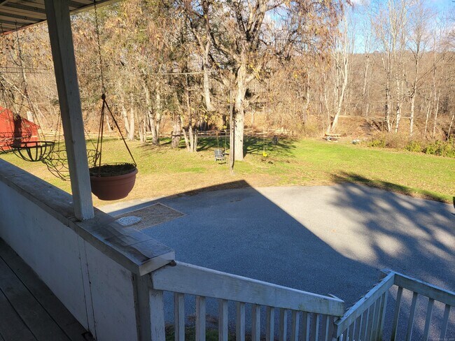 Building Photo - 2 Center St