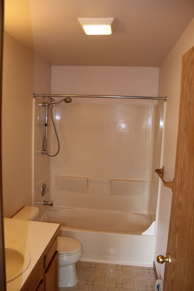 Building Photo - ZL75t890