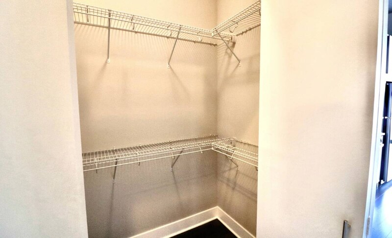 Building Photo - 830 S Clark St