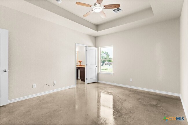 Building Photo - 414 W Avenue C