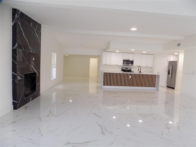 Building Photo - 1511 E Horatio Ave