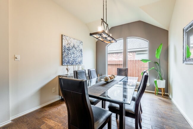 Building Photo - 10923 Starling Creek Dr