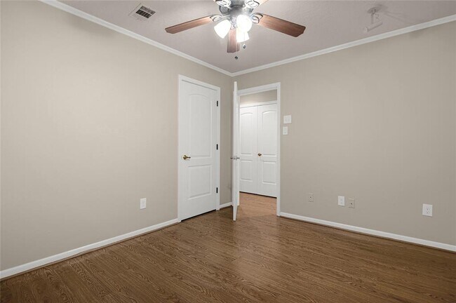 Building Photo - 319 Forest Lake Dr