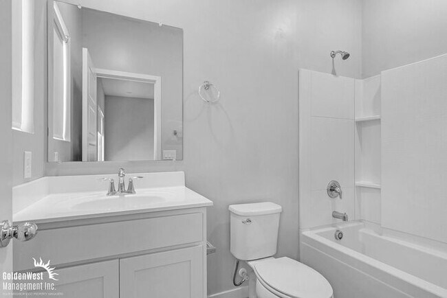 Building Photo - Modern 2Bdm 2.5Ba Home in Central Phoenix-MI Special!