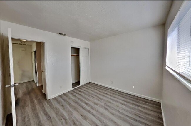Building Photo - 68th Ave