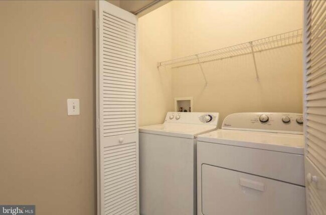 Building Photo - 2465 Army Navy Dr