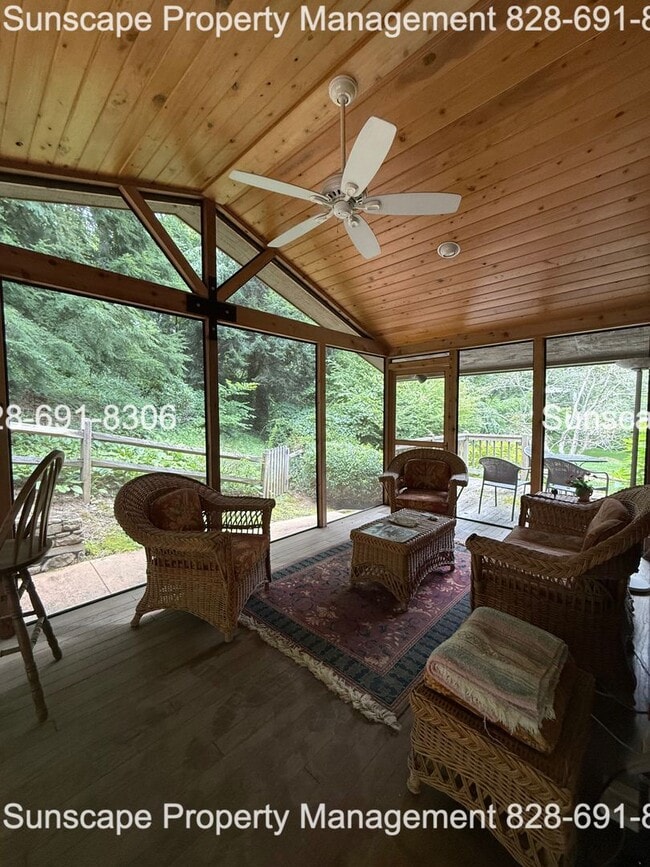 Building Photo - Spacious home in Fairview NC