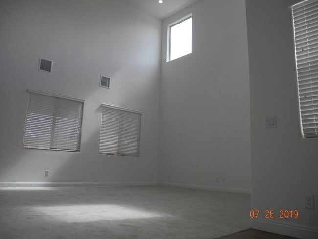 Building Photo - 1051 Whitworth Ave