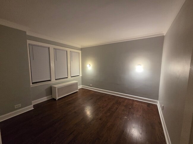 Building Photo - 5653 N Spaulding Ave