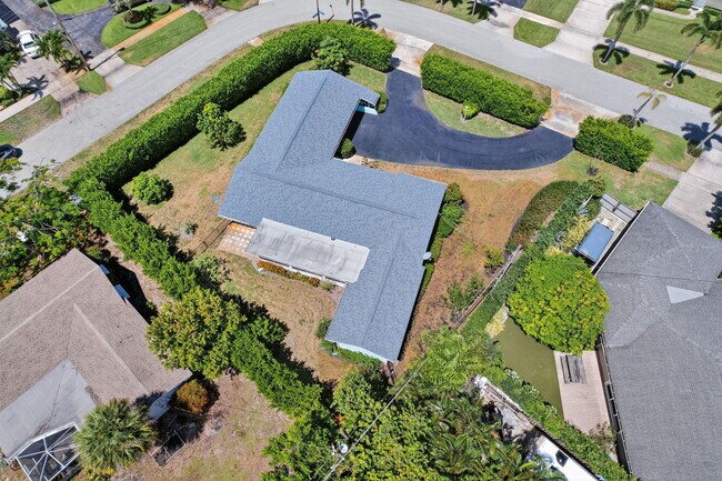 Building Photo - 905 Shore Dr