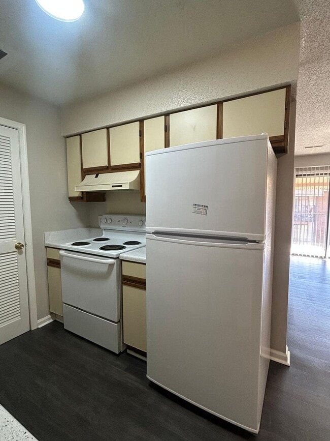 Building Photo - Modern Comfort & Convenience at Westfield Gardens Lexington  - 353F