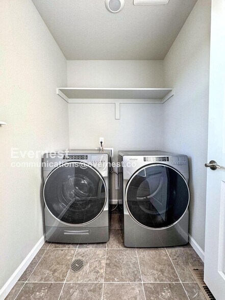 Building Photo - 10855 Hayloft St